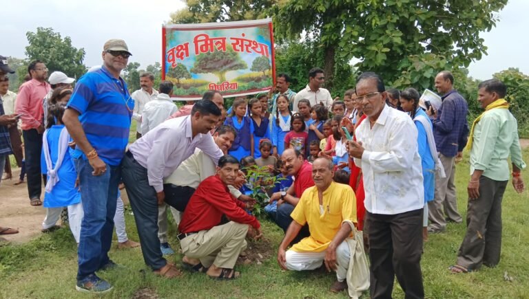 वृक्ष मित्र संस्था द्वारा महिला शक्ति करण शासकीय हाई स्कूल महुआखेड़ा में आयोजित हुआ